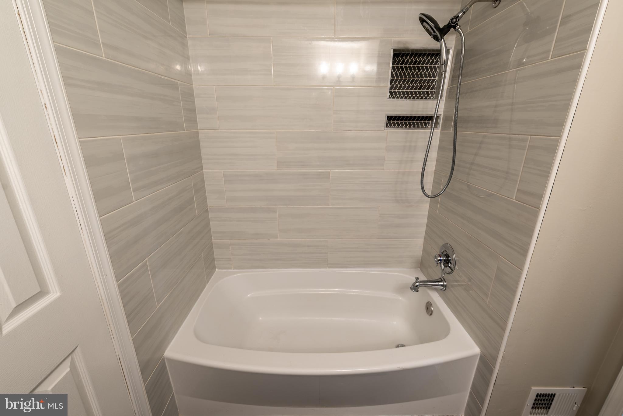 14808 Basingstoke Loop Centreville, VA 20120 - Photo 21 of 37