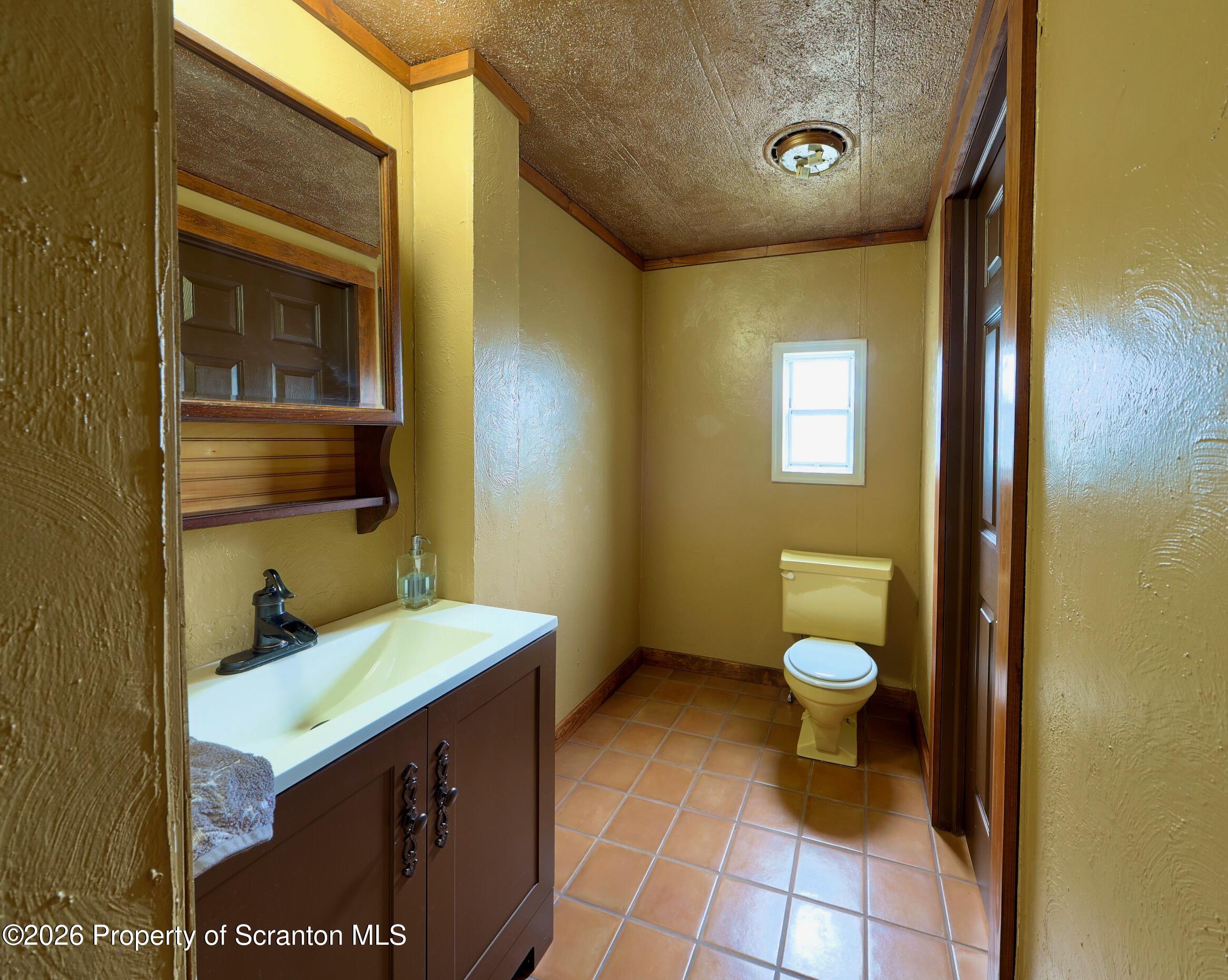 717 7th Street Moosic, PA 18641 - Photo 16 of 18 Full Bathroom