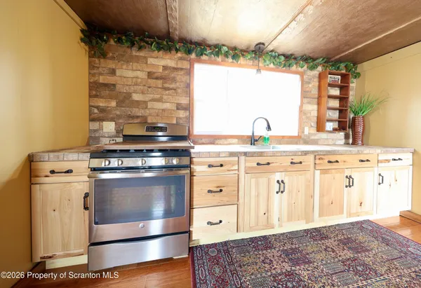 $75,000 | 717 7th Street, Moosic, PA 18641