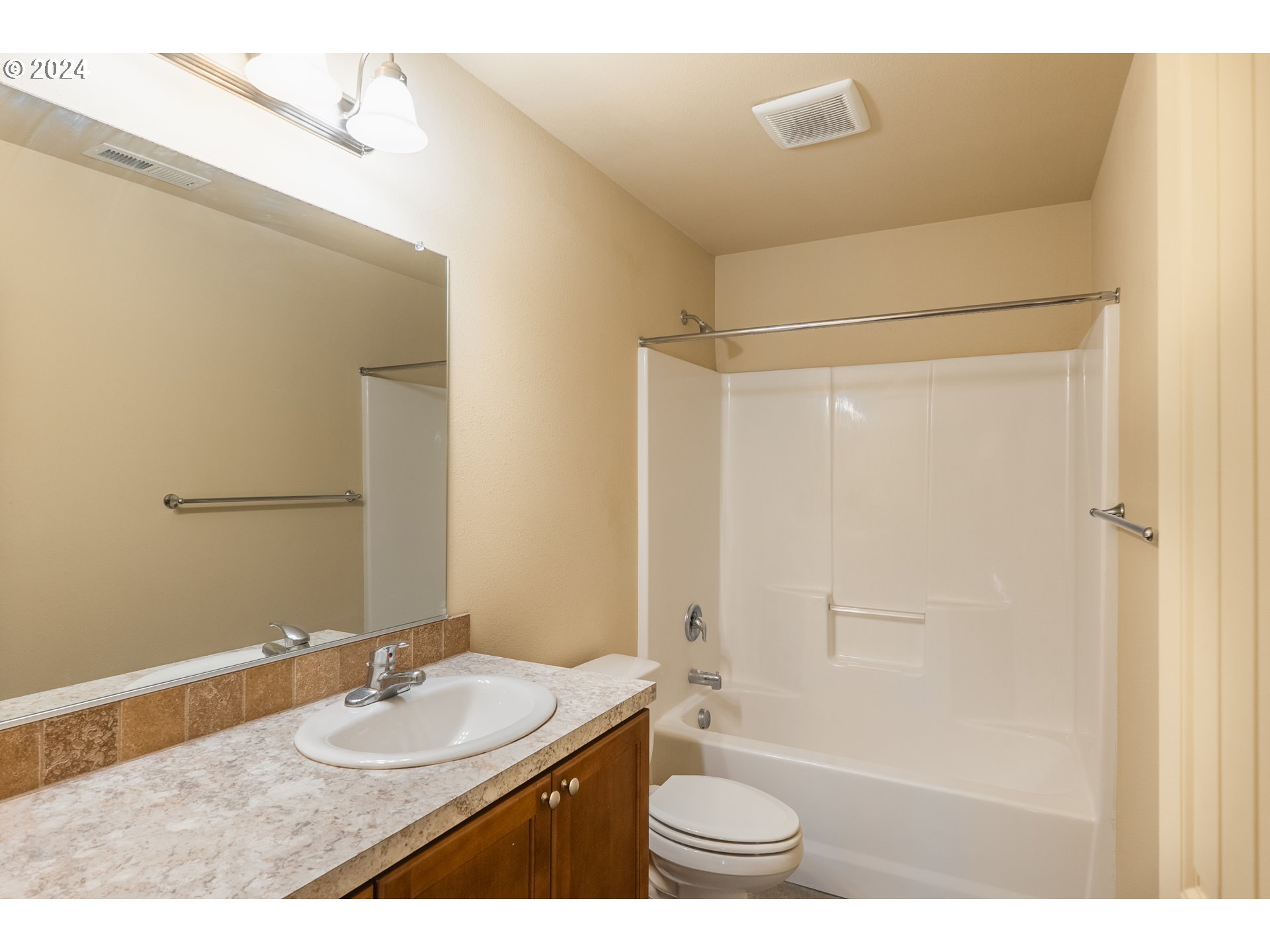 421 Little Lake Road Maupin, OR 97037 - Photo 26 of 47 Gallery Image 26