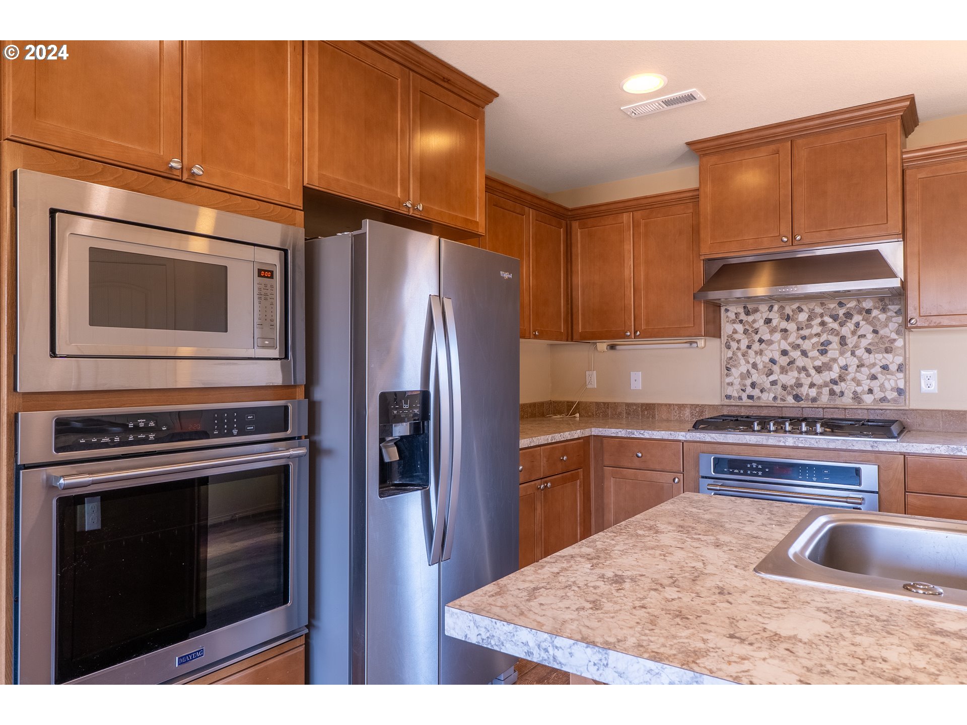 421 Little Lake Road Maupin, OR 97037 - Photo 10 of 47 Gallery Image 10