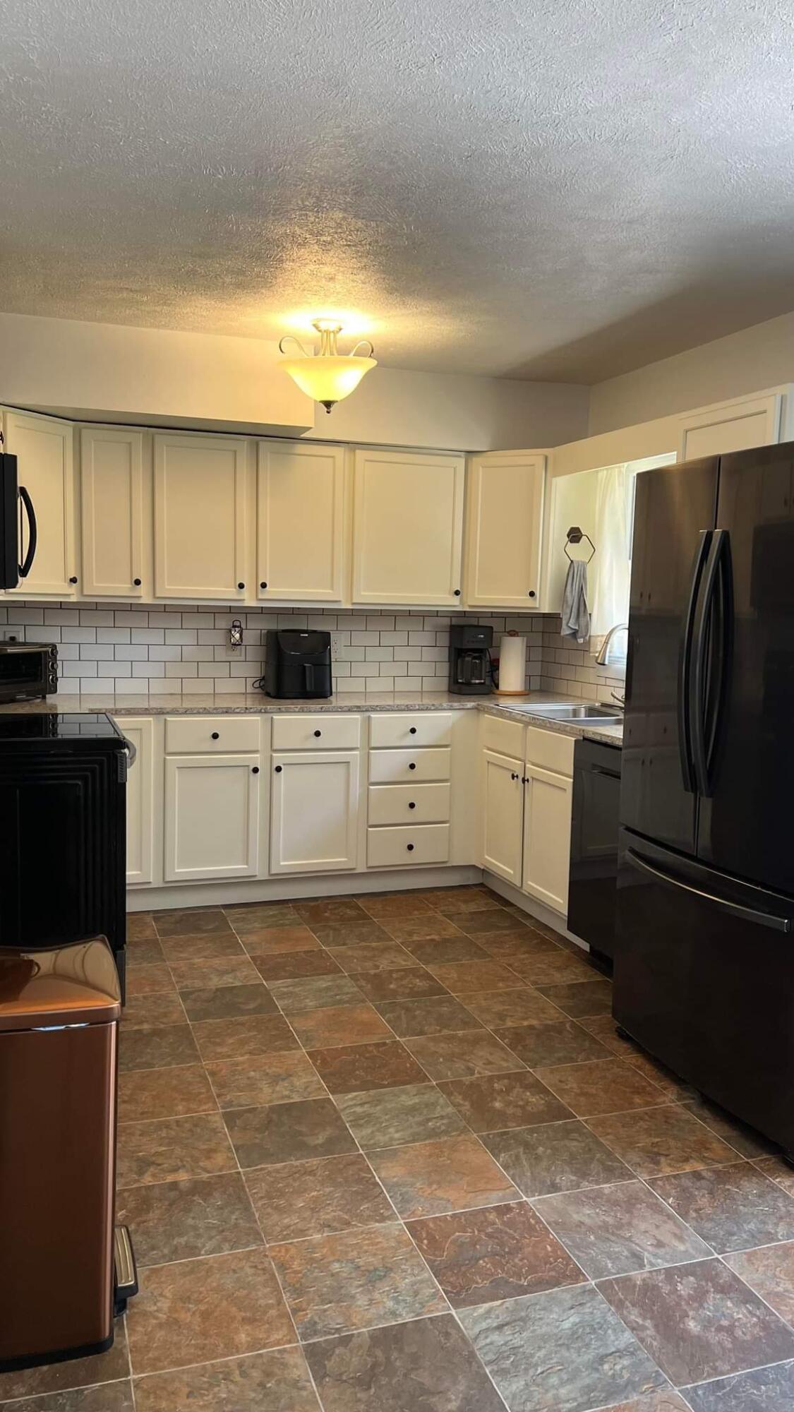 120 Sundown Street Springfield, MI 49037 - Photo 8 of 23 received_577714457251251