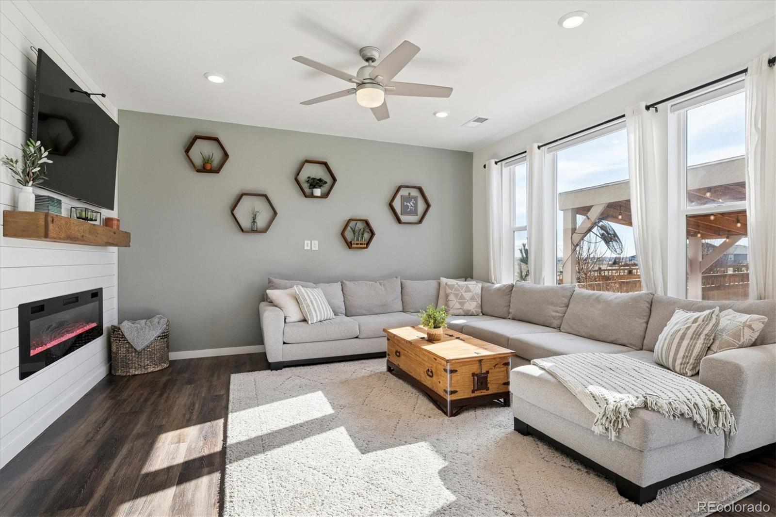 3530 Sawtooth Street Frederick, CO 80516 - Photo 4 of 33