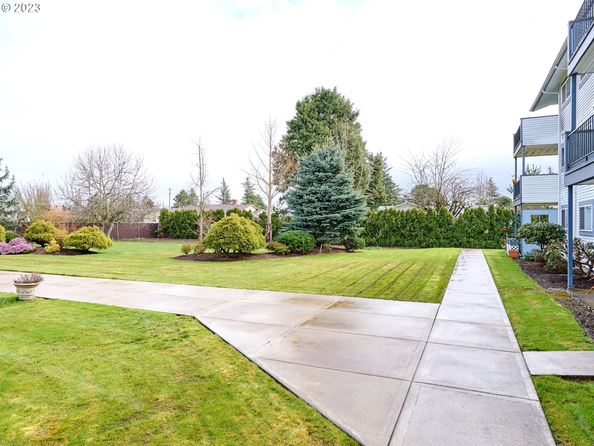 950 Evergreen Road, Unit 122 Woodburn, OR 97071 - Photo 20 of 20 a view of backyard with green space