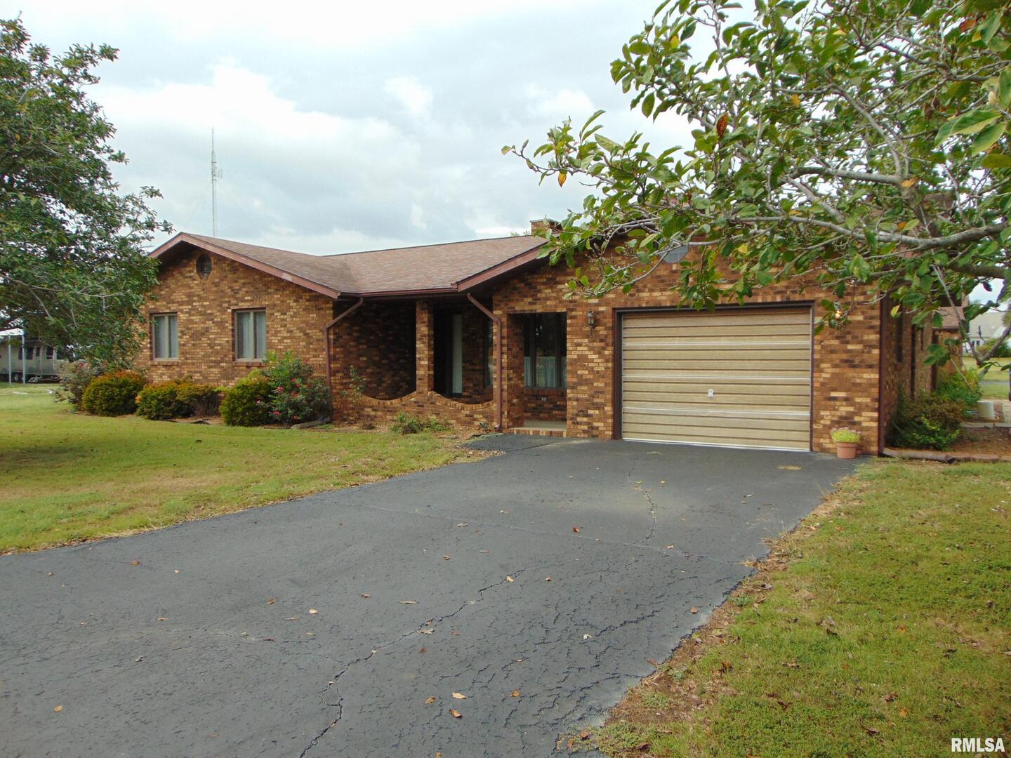 4077 Highway 154 Pinckneyville, IL 62274 - Photo 1 of 10 a view of a house with backyard and trees