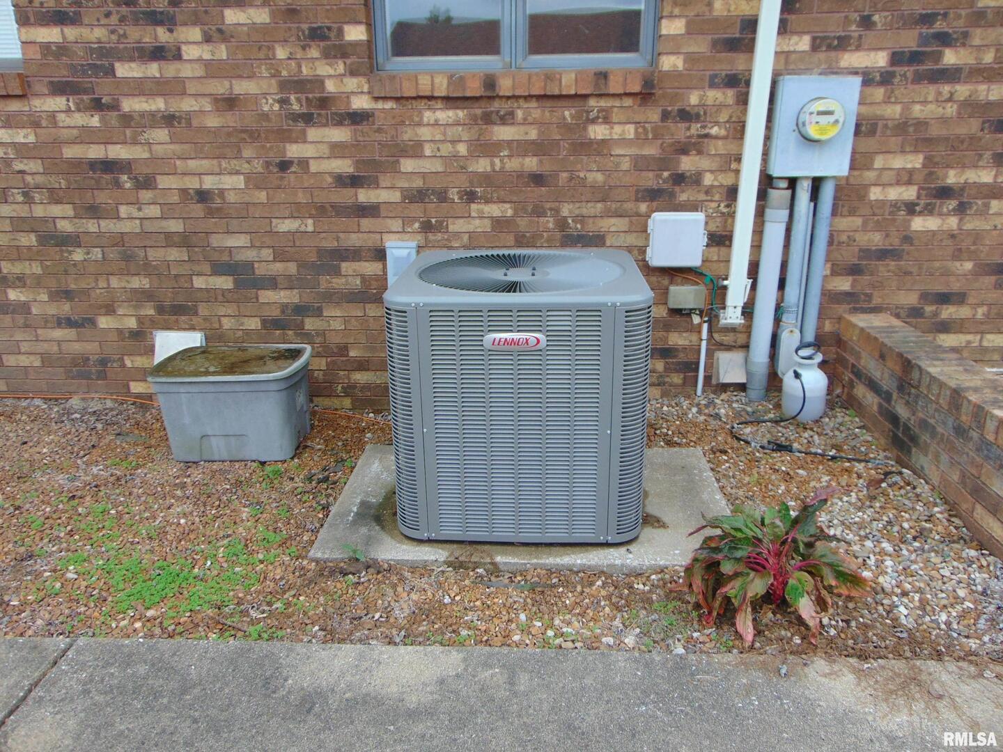 4077 Highway 154 Pinckneyville, IL 62274 - Photo 9 of 10 a view of outdoor seating space