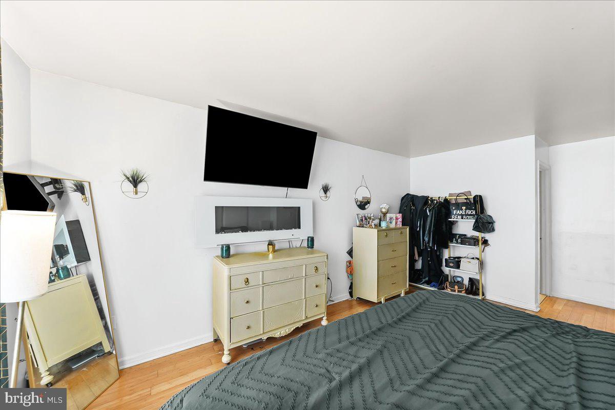 9 Corralberry Road Newark, DE 19702 - Photo 17 of 37 a bed room with a bed and a television