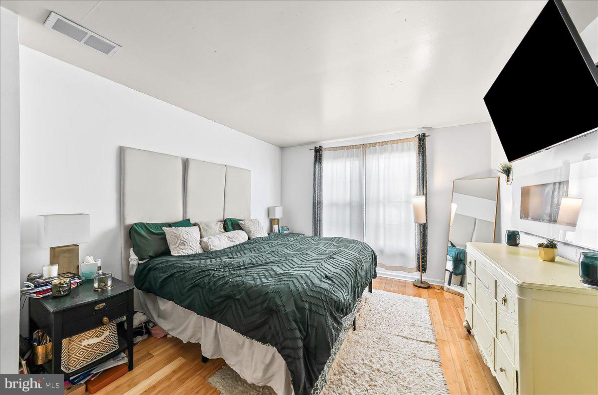 9 Corralberry Road Newark, DE 19702 - Photo 18 of 37 a spacious bedroom with a bed and flat screen tv