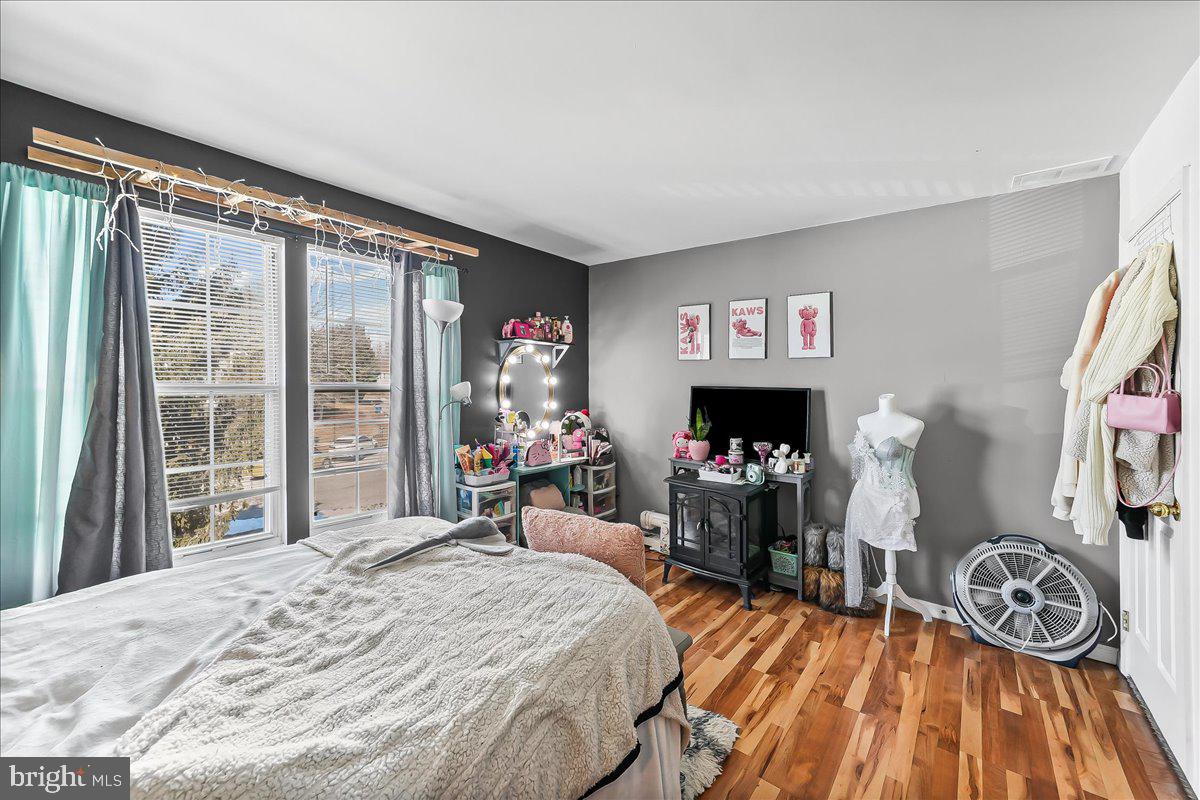 9 Corralberry Road Newark, DE 19702 - Photo 24 of 37 a bedroom with a bed and a flat tv screen