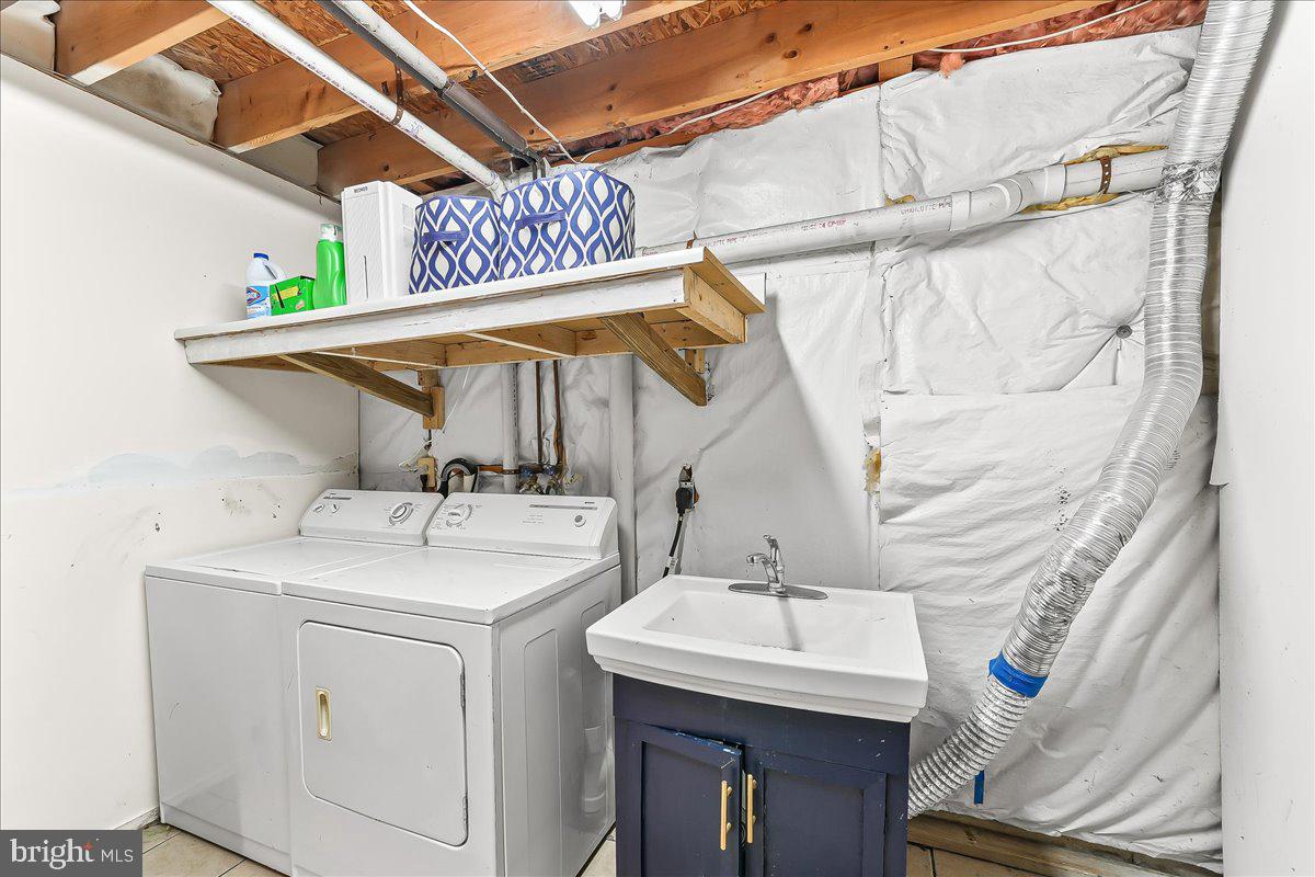 9 Corralberry Road Newark, DE 19702 - Photo 29 of 37 a utility room with a sink dryer and washer