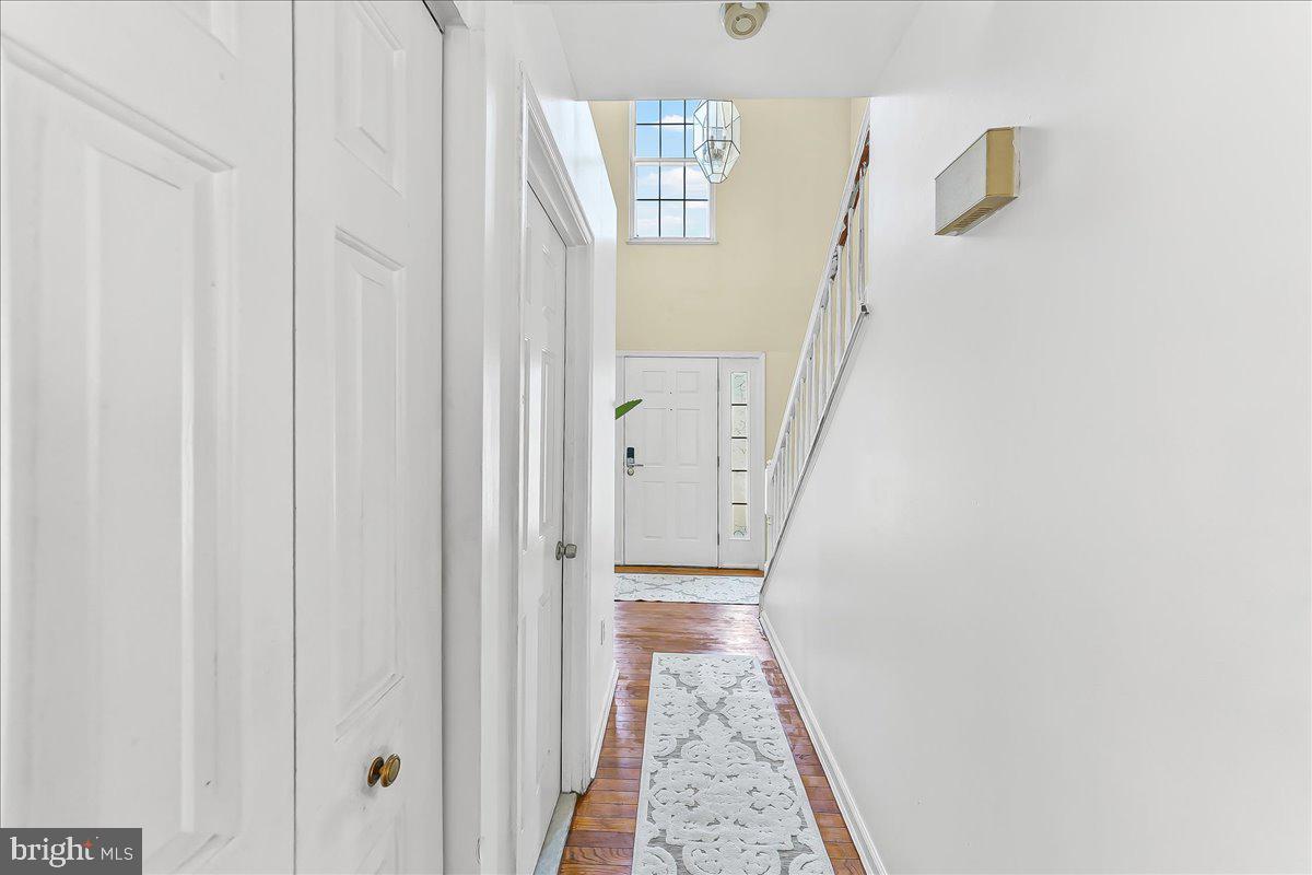 9 Corralberry Road Newark, DE 19702 - Photo 3 of 37 a view of a hallway with wooden floor and entryway