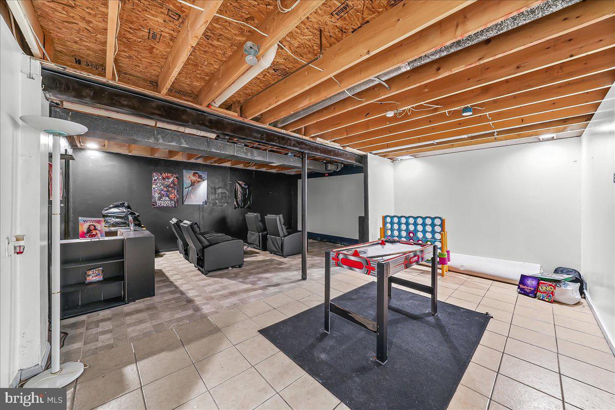 9 Corralberry Road Newark, DE 19702 - Photo 32 of 37 a outdoor space with lots of tables and chairs