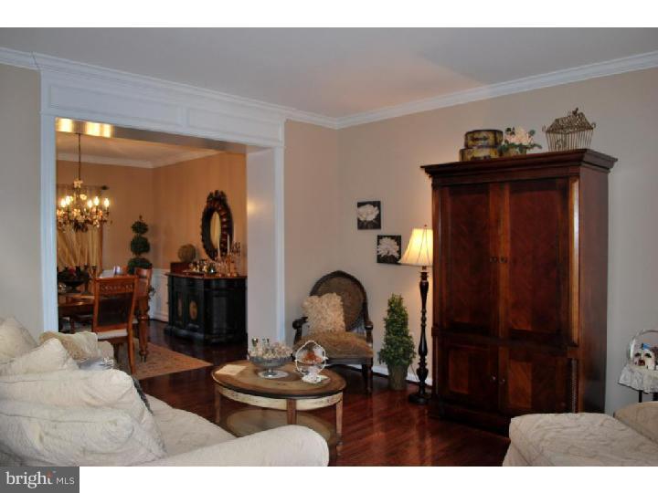 121 Statesman Road Chalfont, PA 18914 - Photo 5 of 25 Living Room