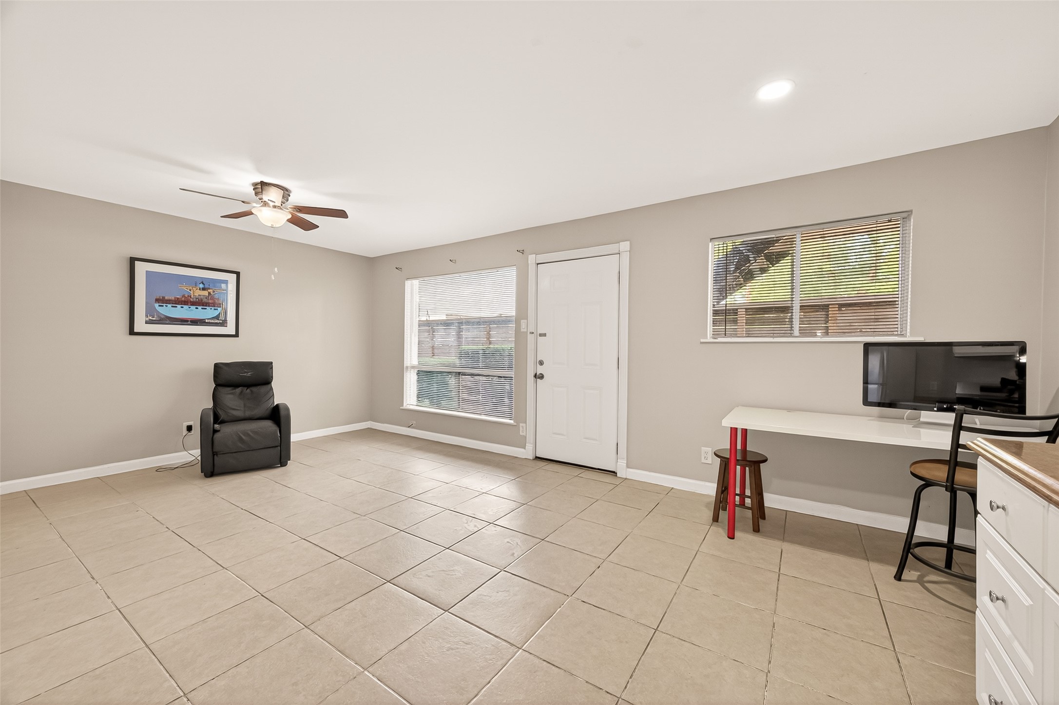 1529 Wirt Road, Unit 1 Houston, TX 77055 - Photo 6 of 16 a living room with furniture and a flat screen tv