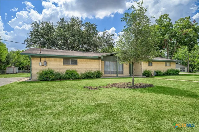 a view of a house with a back yard