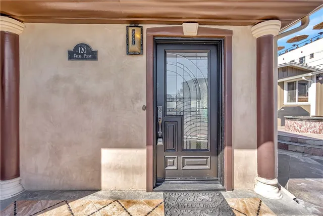 a view of a pathway along the building