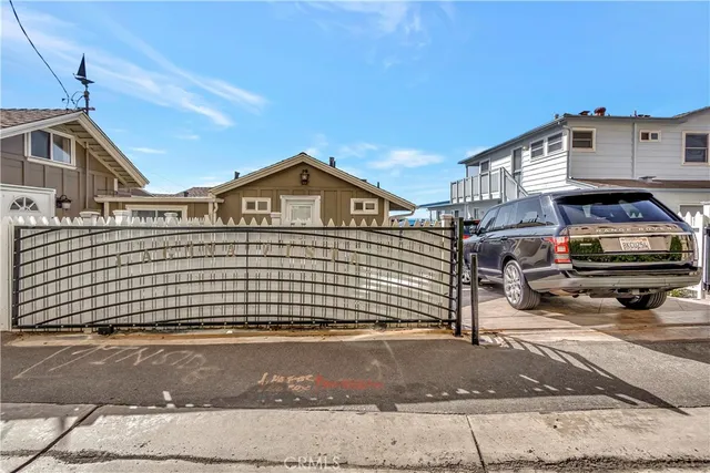 a house view with a outdoor space