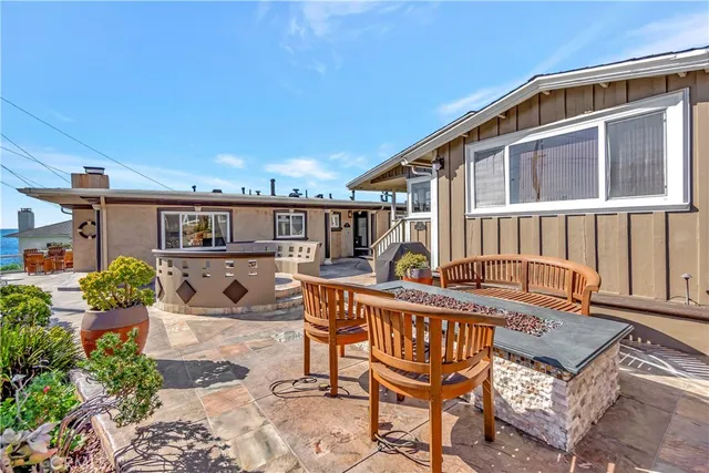 a view of a house with backyard and sitting area