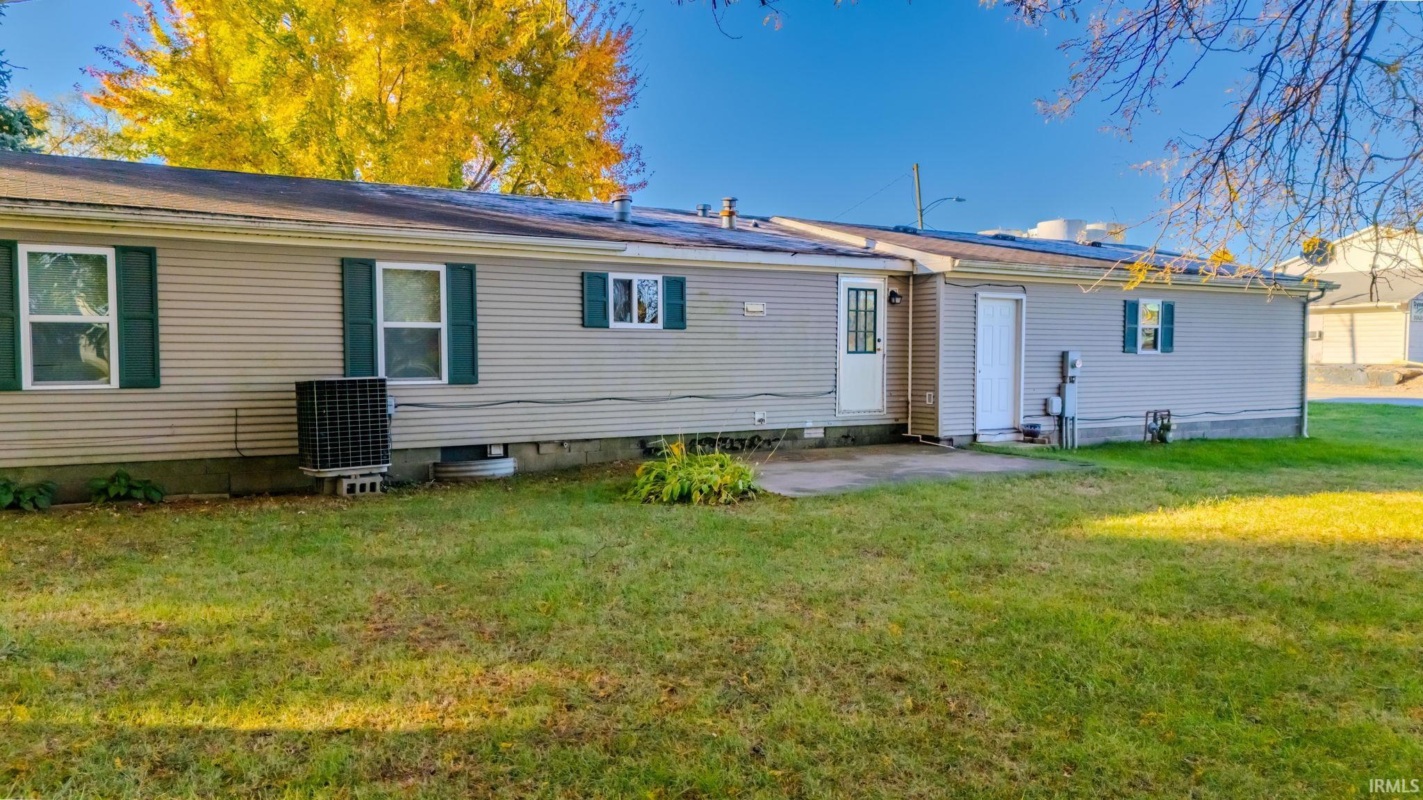 705 East 3rd Street Fairmount, IN 46928 - Photo 3 of 27