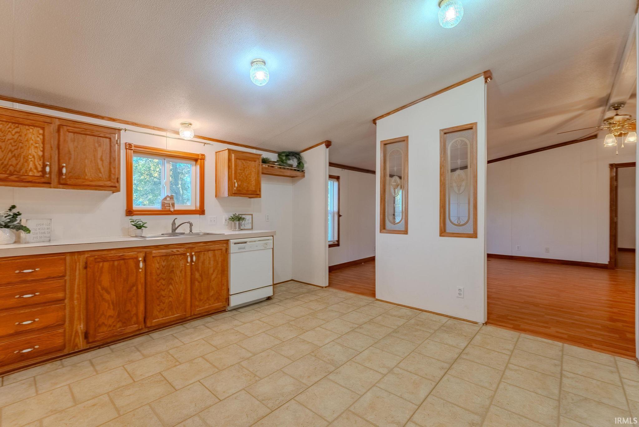 705 East 3rd Street Fairmount, IN 46928 - Photo 4 of 27