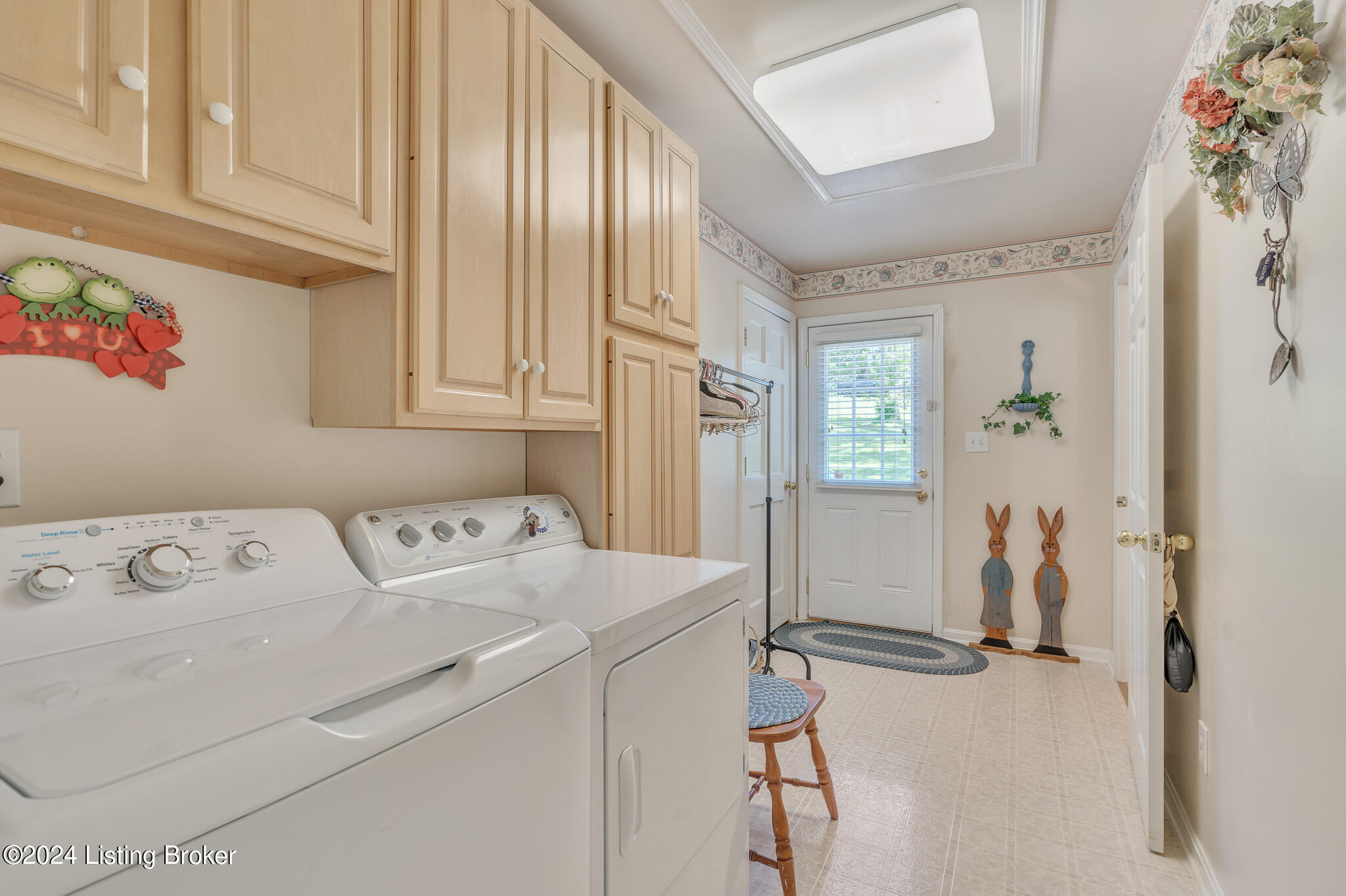 554 Castleman Branch Road Shepherdsville, KY 40165 - Photo 16 of 50 Laundry Room