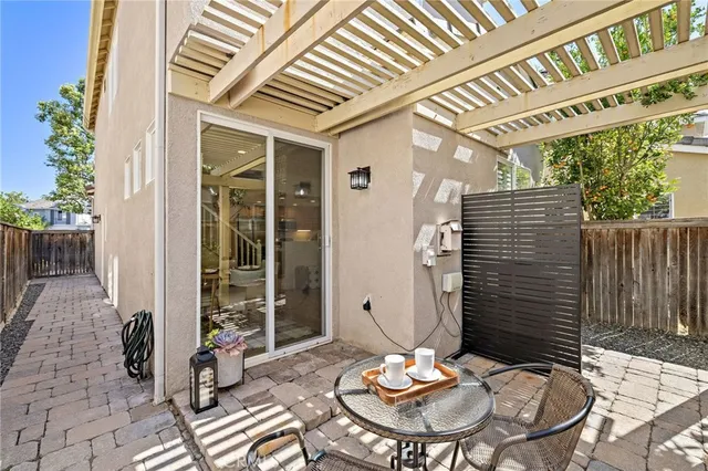 $885,000 | 14 Poppyfield Lane, Rancho Santa Margarita, CA 92688