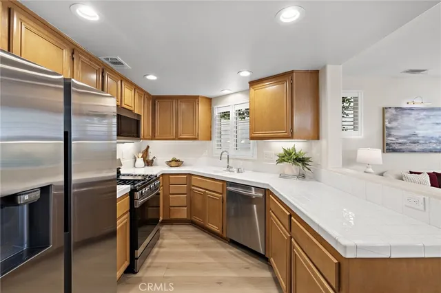 $885,000 | 14 Poppyfield Lane, Rancho Santa Margarita, CA 92688