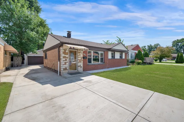 $284,900 | 8053 South Kenton Avenue, Chicago, IL 60652