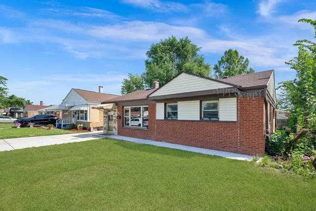 $284,900 | 8053 South Kenton Avenue, Chicago, IL 60652