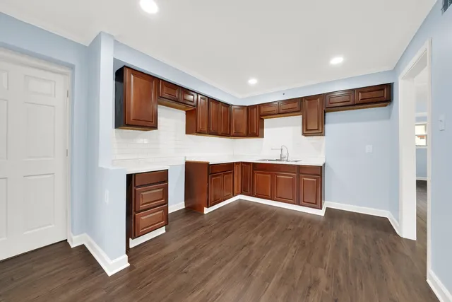 $284,900 | 8053 South Kenton Avenue, Chicago, IL 60652