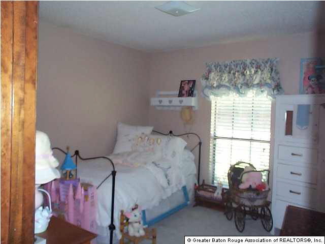 14832 Ridgeside Avenue Baton Rouge, LA 70818 - Photo 7 of 9