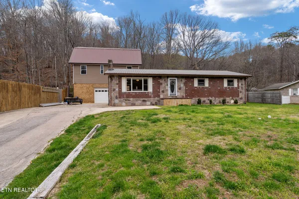 $419,999 | 138 Colwyn Street, Cumberland Gap, TN 37724