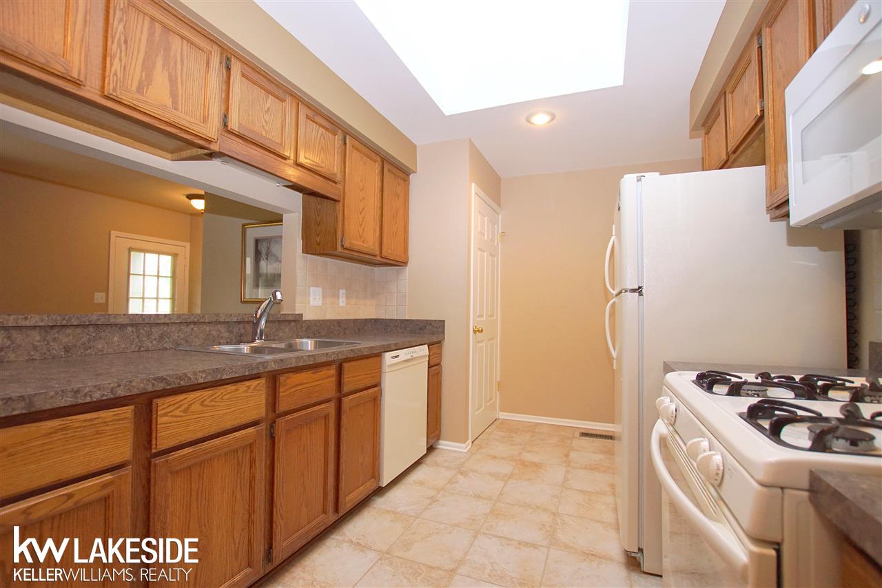 49536 Roxbury Court Utica, MI 48315 - Photo 10 of 20