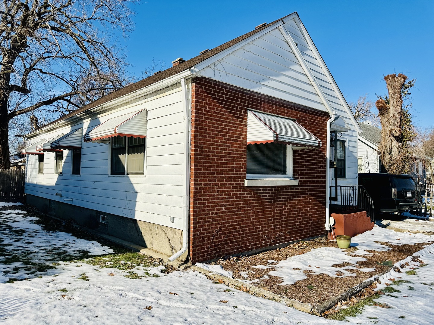 14506 Clinton Street Harvey, IL 60426 - Photo 3 of 11 a backyard of a house
