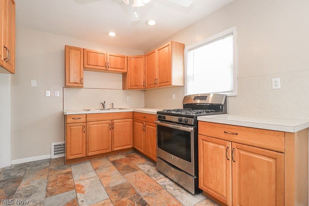 1563 Winchester Road Lyndhurst, OH 44124 - Photo 21 of 35 Gallery Image 21