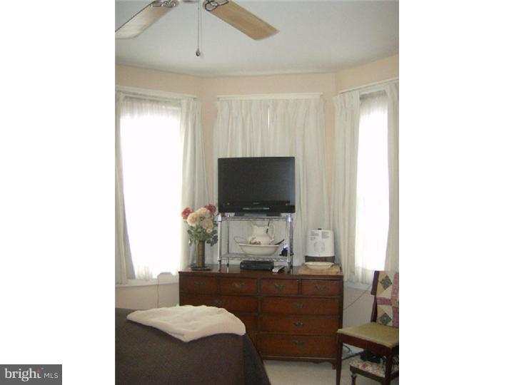 413 Cleveland Avenue Riverside, NJ 08075 - Photo 14 of 25 Bedroom - Main