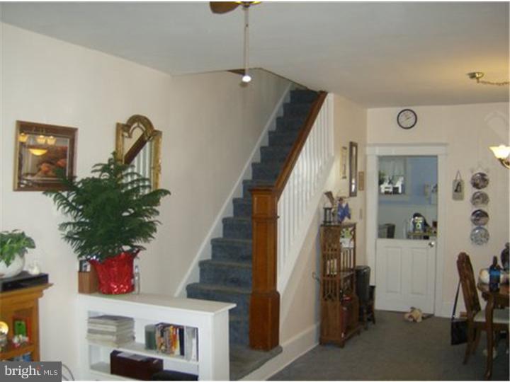 413 Cleveland Avenue Riverside, NJ 08075 - Photo 4 of 25 Living Room