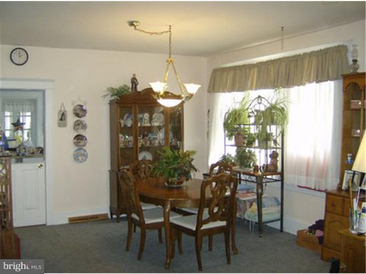 413 Cleveland Avenue Riverside, NJ 08075 - Photo 5 of 25 Living Room