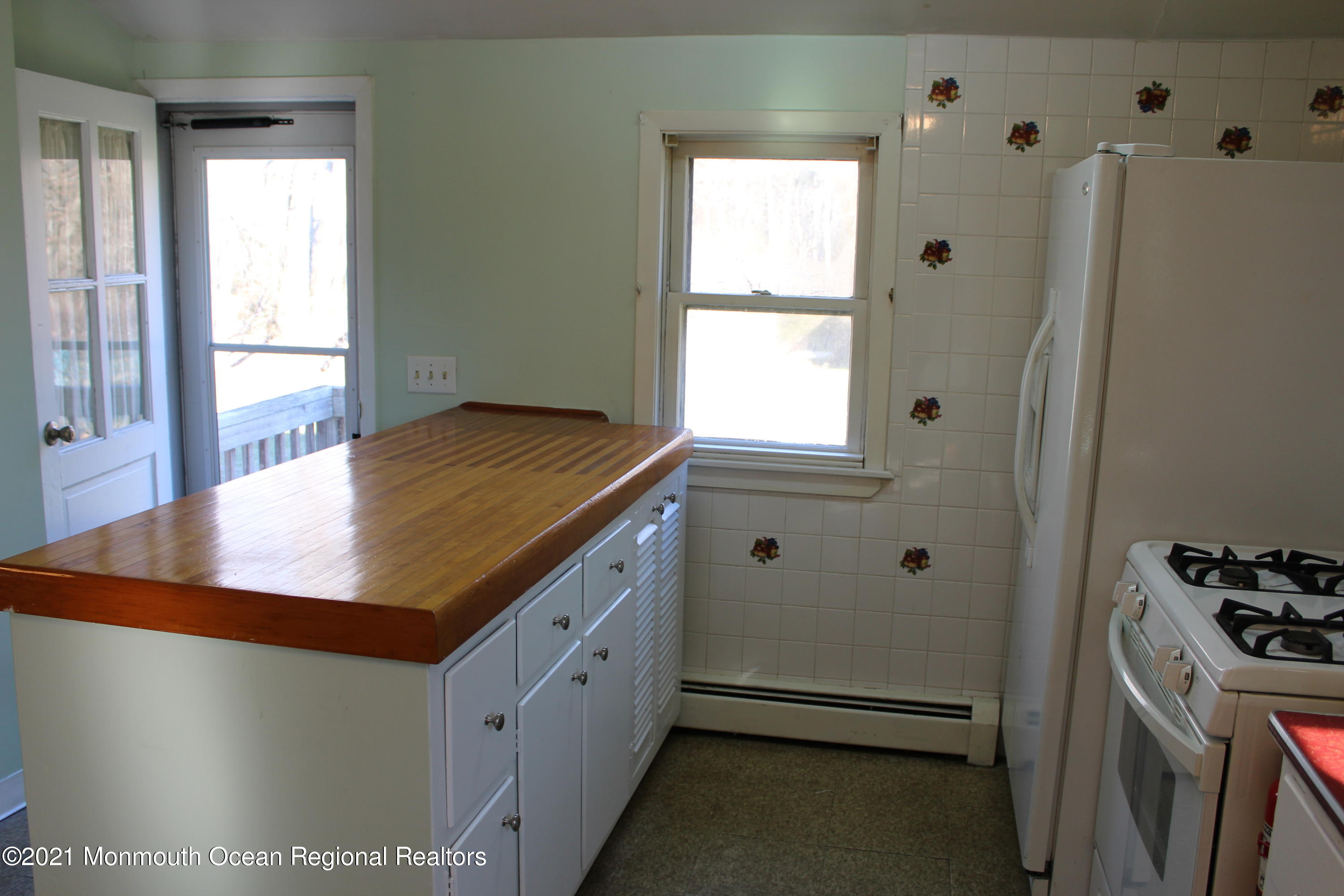 213 Maxim Road Howell, NJ 07731 - Photo 7 of 19 07 - Kitchen