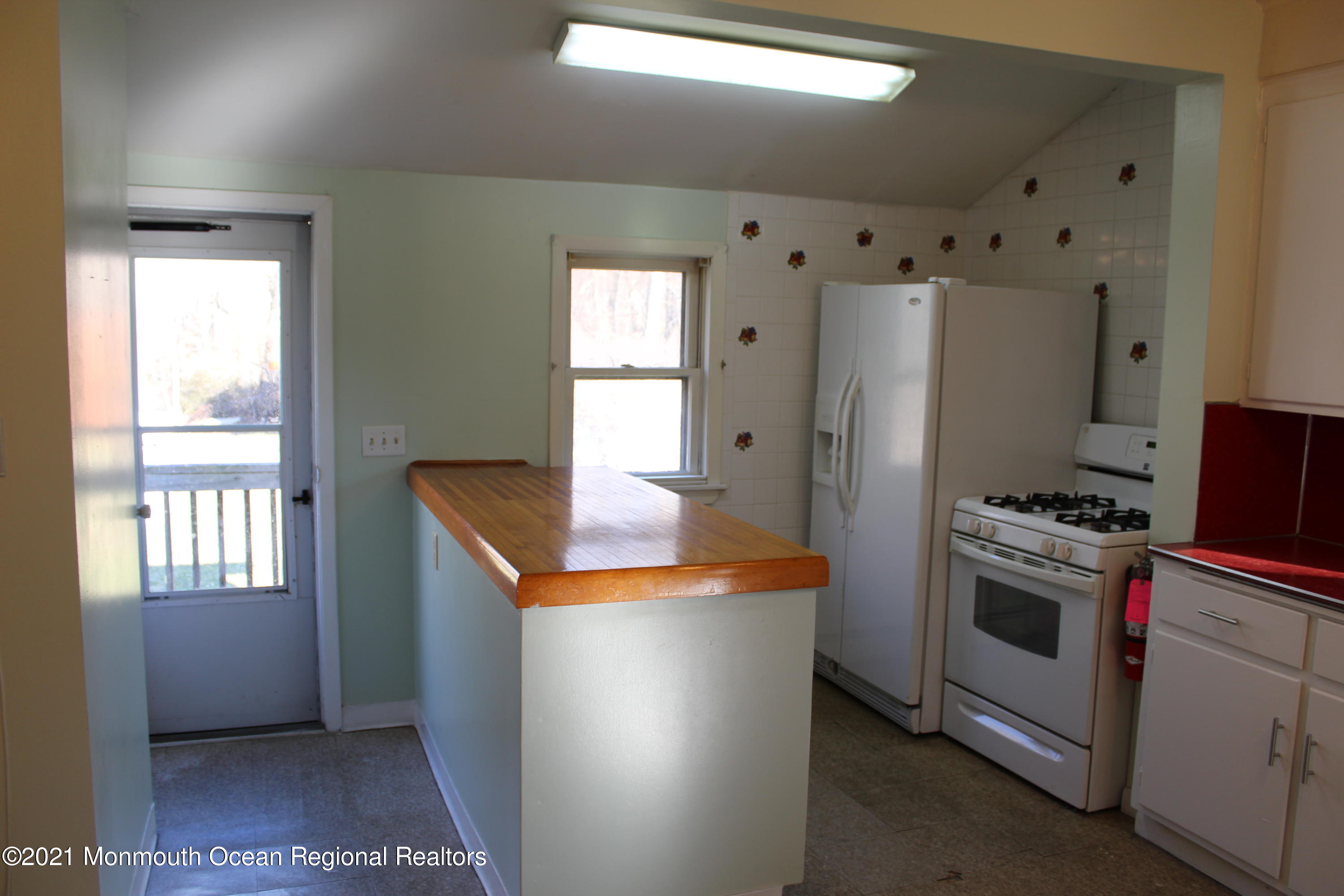 213 Maxim Road Howell, NJ 07731 - Photo 8 of 19 08 - Kitchen