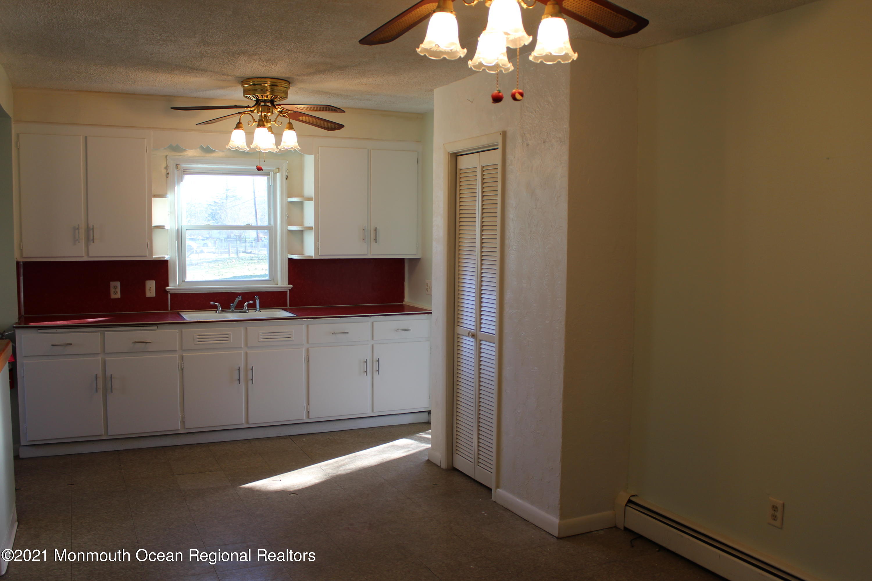 213 Maxim Road Howell, NJ 07731 - Photo 10 of 19 11 - Kitchen