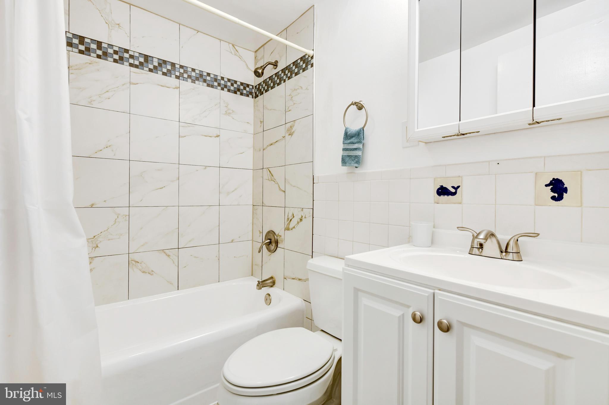 1880 Columbia Road Northwest, Unit 303 Washington, DC 20009 - Photo 15 of 24 BATH