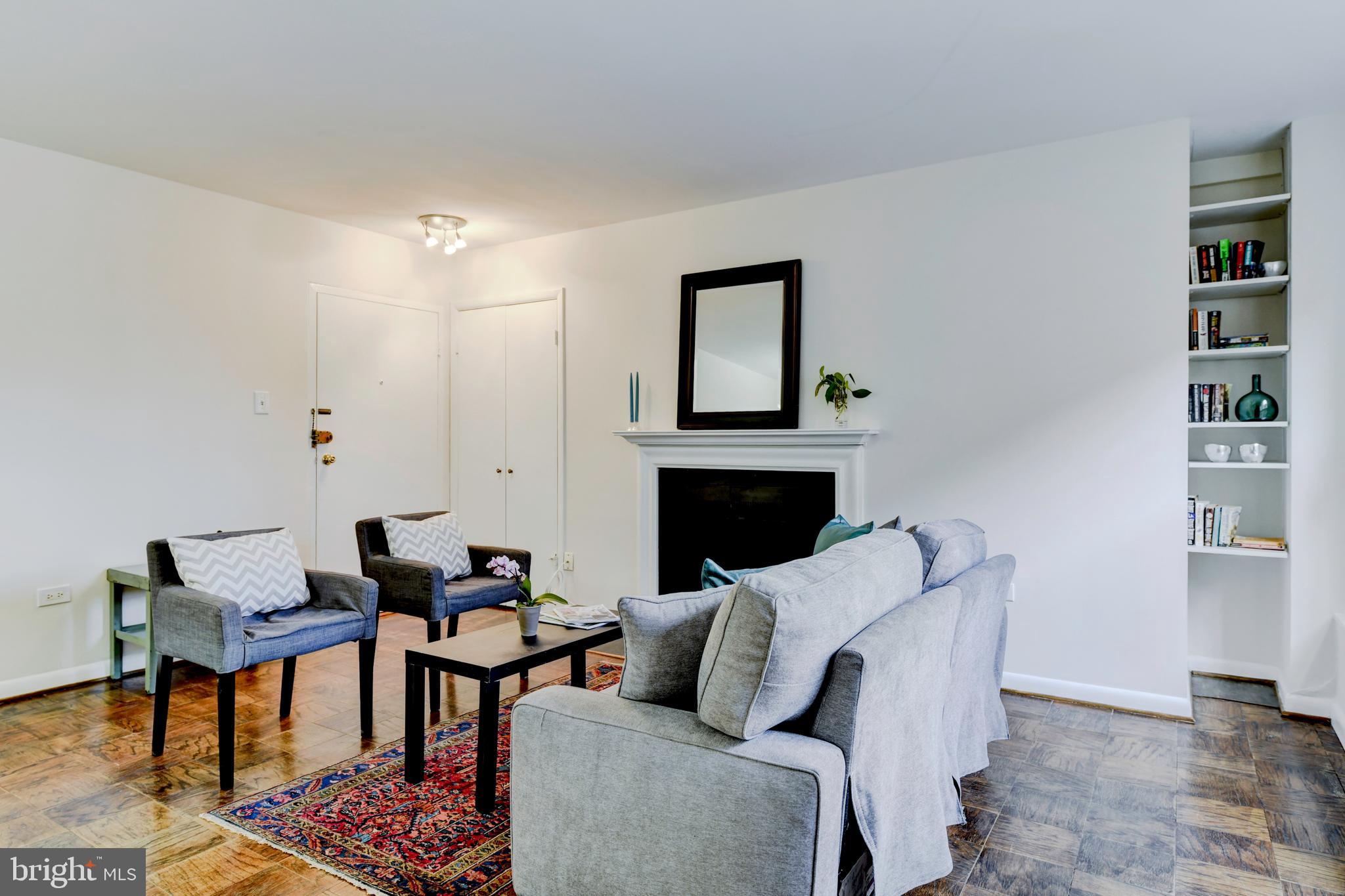 1880 Columbia Road Northwest, Unit 303 Washington, DC 20009 - Photo 4 of 24 LIVING ROOM