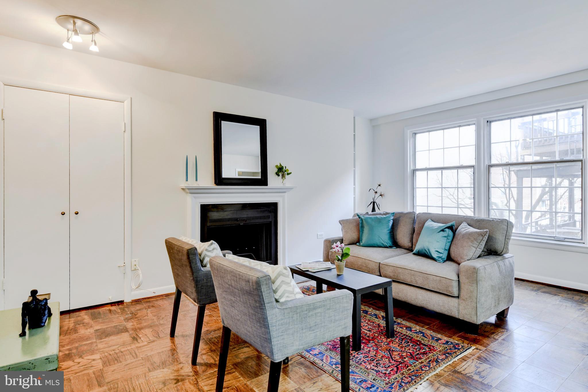 1880 Columbia Road Northwest, Unit 303 Washington, DC 20009 - Photo 5 of 24 LIVING ROOM