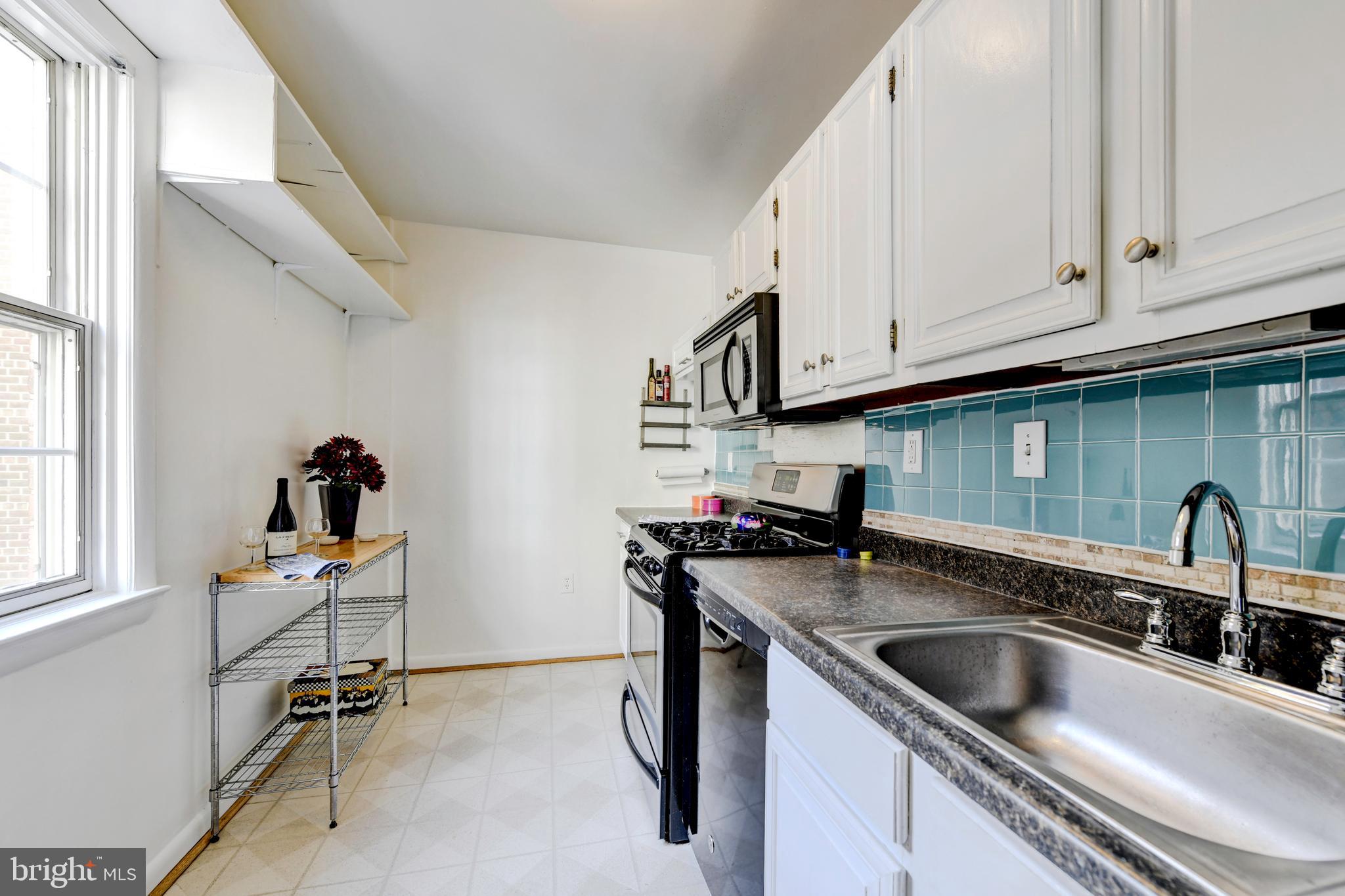 1880 Columbia Road Northwest, Unit 303 Washington, DC 20009 - Photo 9 of 24 KITCHEN