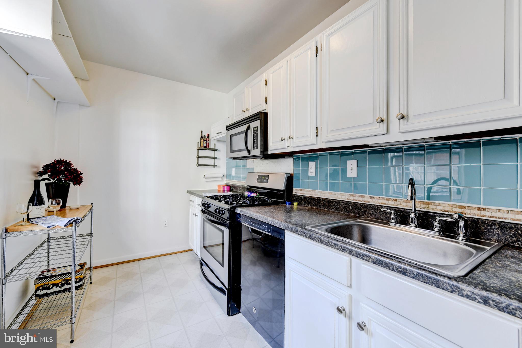 1880 Columbia Road Northwest, Unit 303 Washington, DC 20009 - Photo 10 of 24 KITCHEN