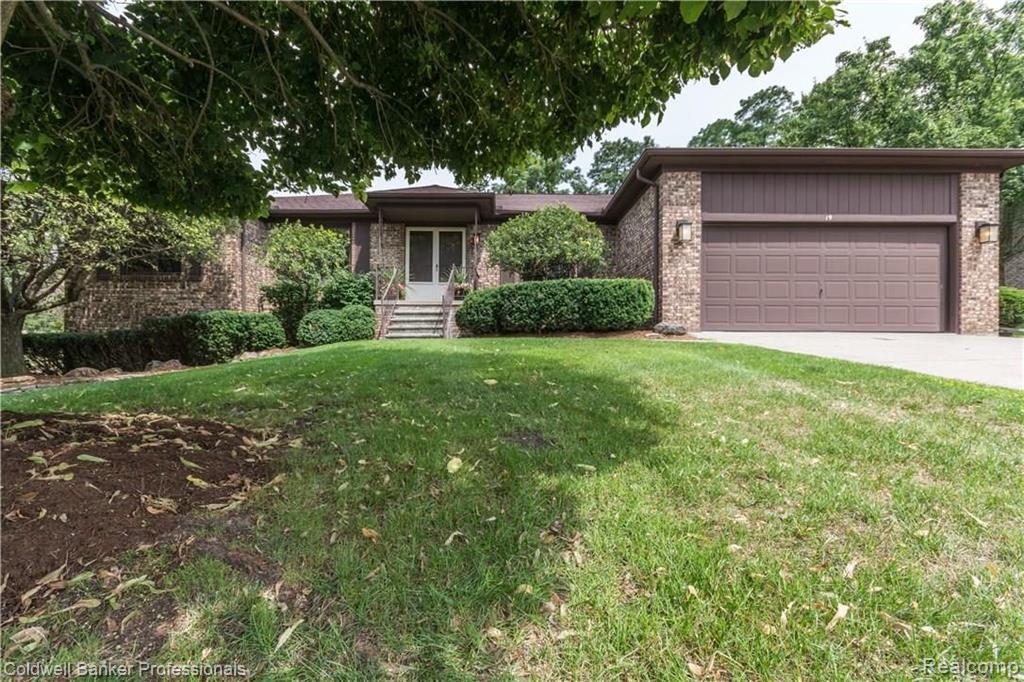 19 Sugar Pine Road Rochester Hills, MI 48309 - Photo 1 of 35