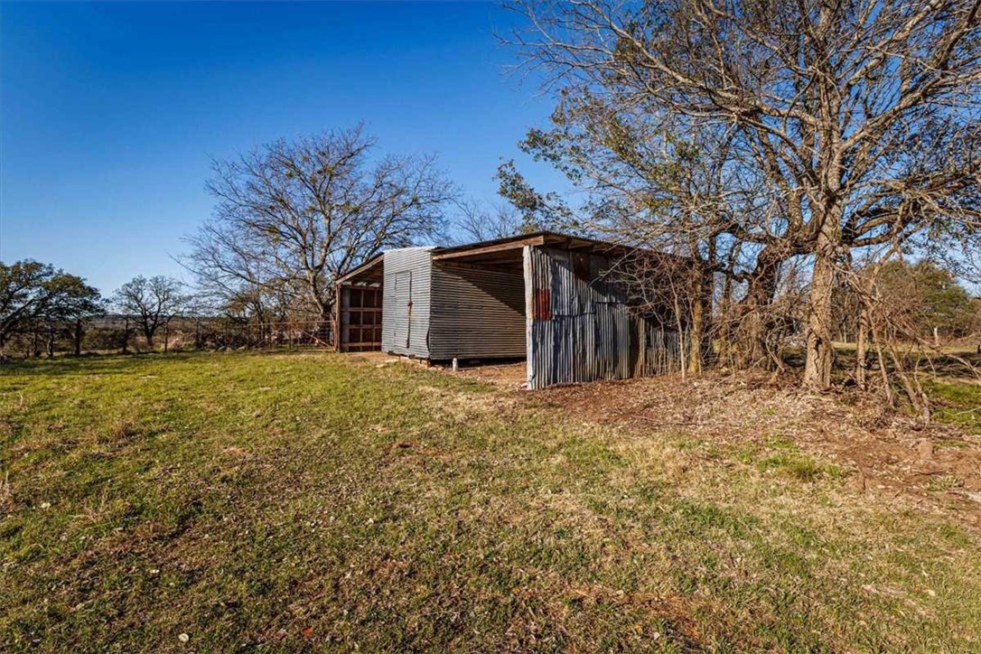 2998 Straws Mill Road Gatesville, TX 76528 - Photo 43 of 77 a view of a house with backyard and garden