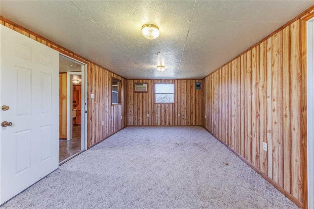 2998 Straws Mill Road Gatesville, TX 76528 - Photo 53 of 77 an empty room with windows and closet area