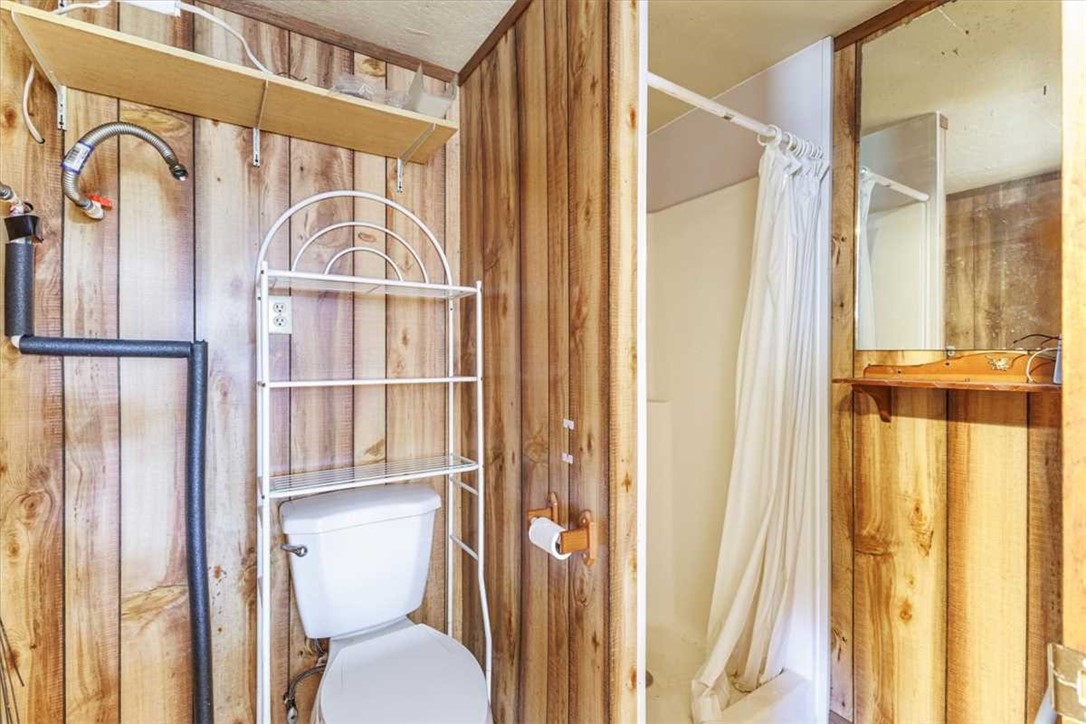 2998 Straws Mill Road Gatesville, TX 76528 - Photo 60 of 77 a bathroom with a toilet and a shower